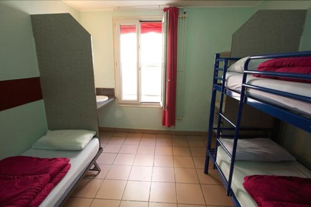 Auberge Internationale Des Jeunes 11/44