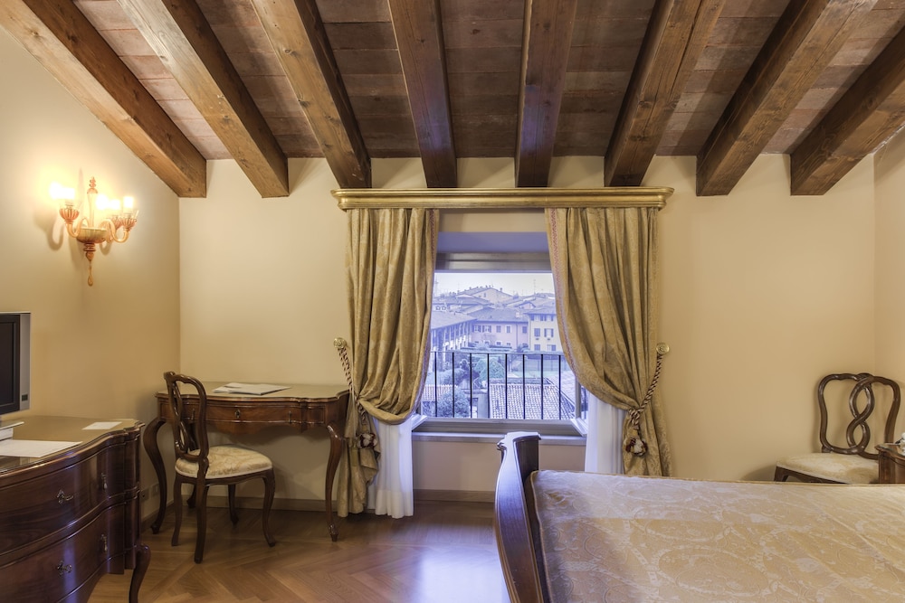 Villa Fenaroli Palace Hotel 29/33