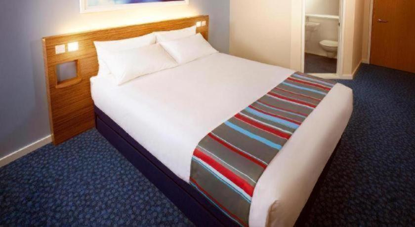 Travelodge Newcastle Seaton Burn 12/16