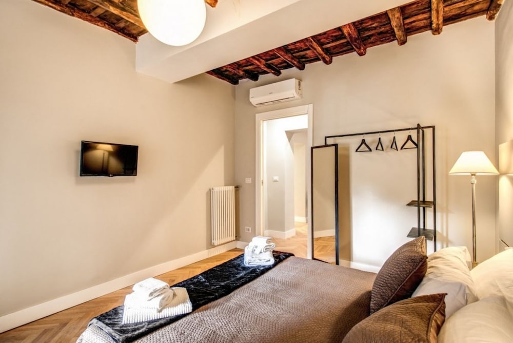 Trevi Fountain Superior 3 bdr apartment 5/49