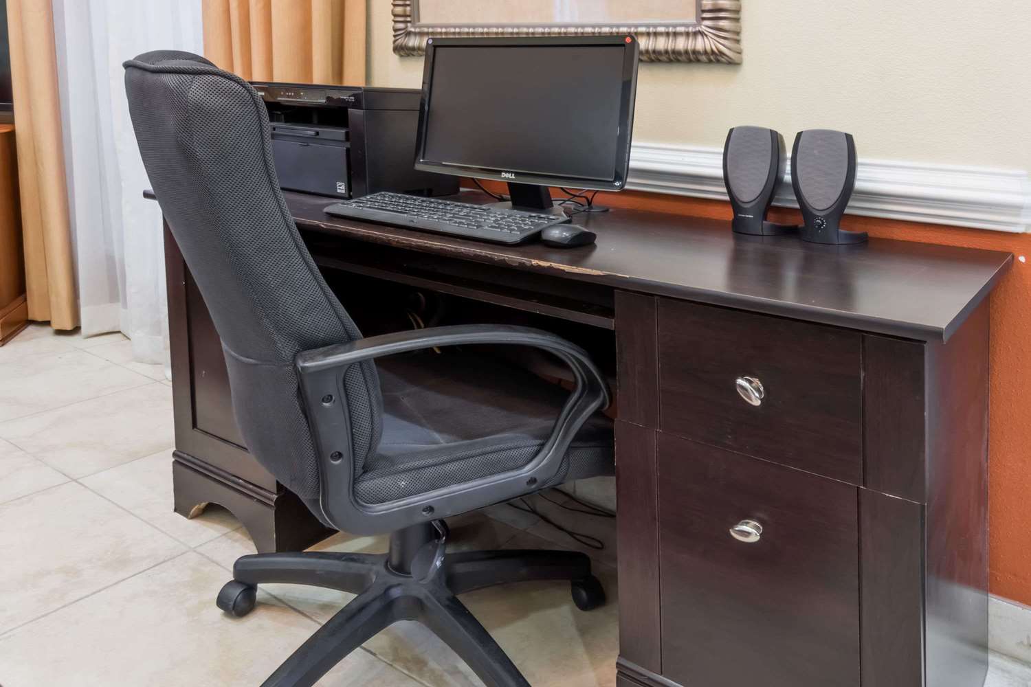 Days Inn & Suites by Wyndham Winnie 18/20