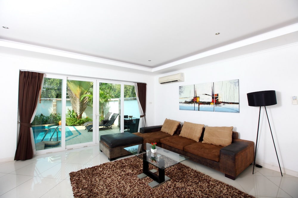 Hidden Palm Pool Villas 33/43