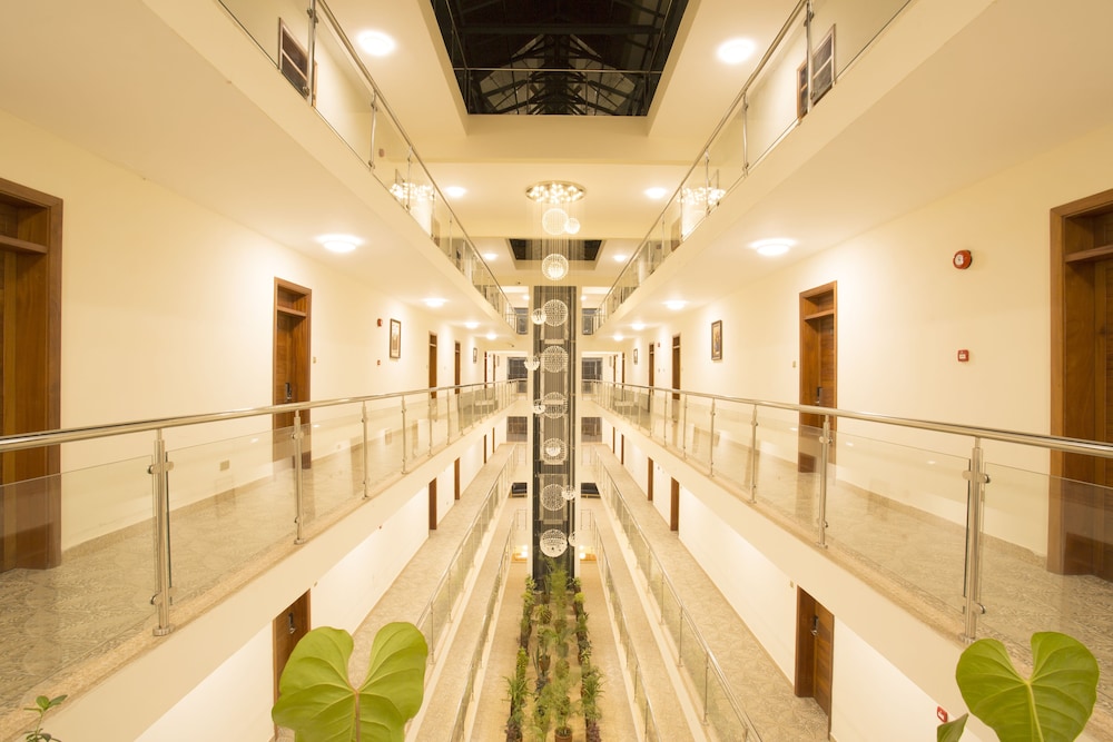 Lotos Inn Suites 47/70