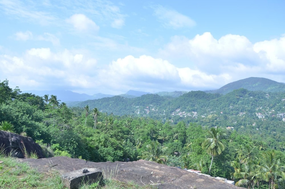 Deer Point Hotel Kandy 26/41