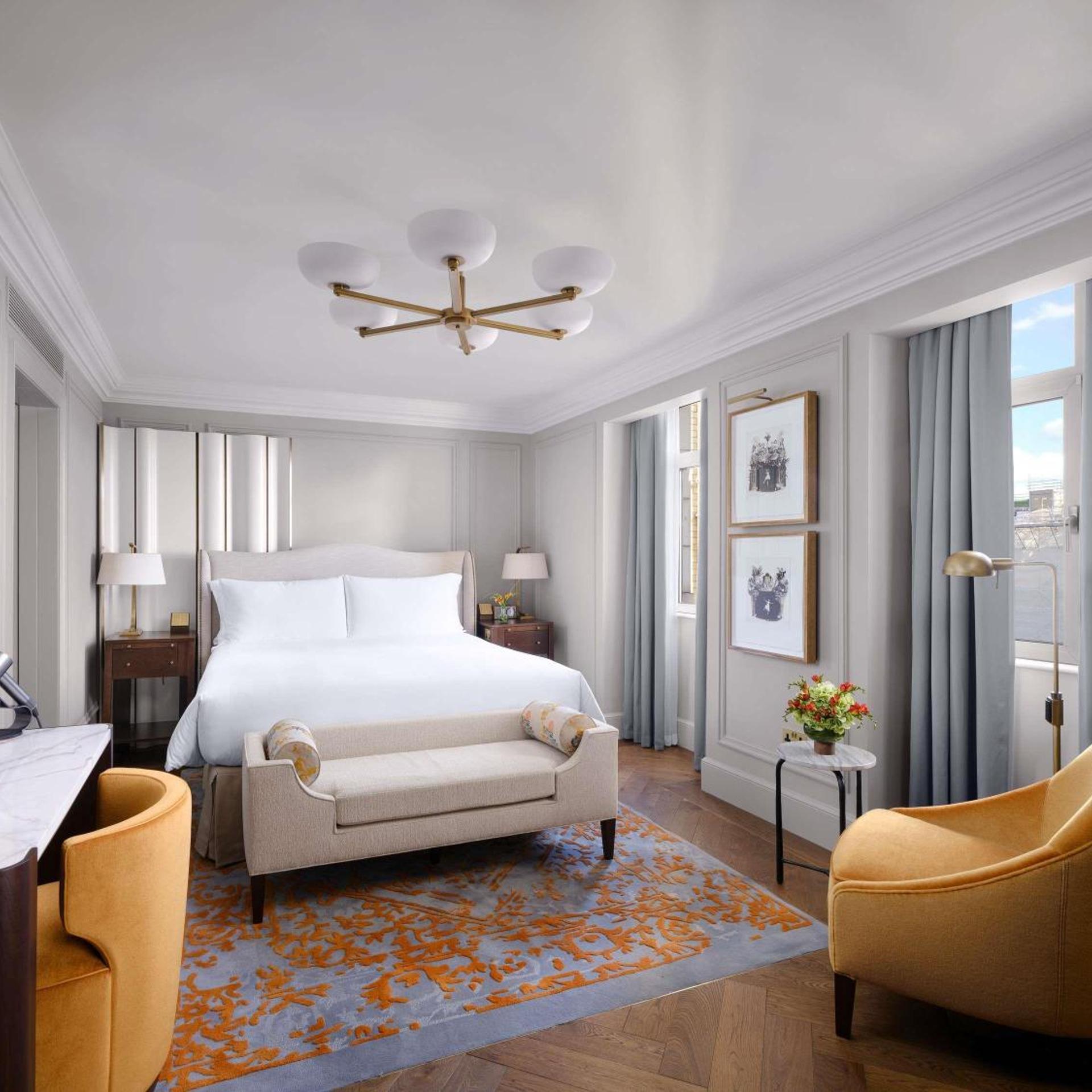 جناح، The Savoy Hotel 2/6