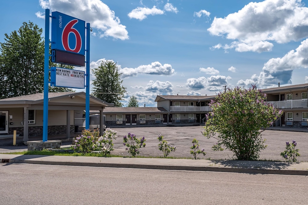 Motel6-Fort Nelson, BC 40/50