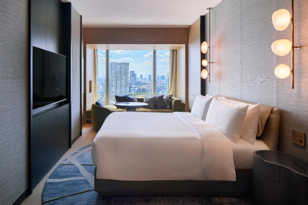 Suite, King Bed, Skyline View, Executive Lounge Access