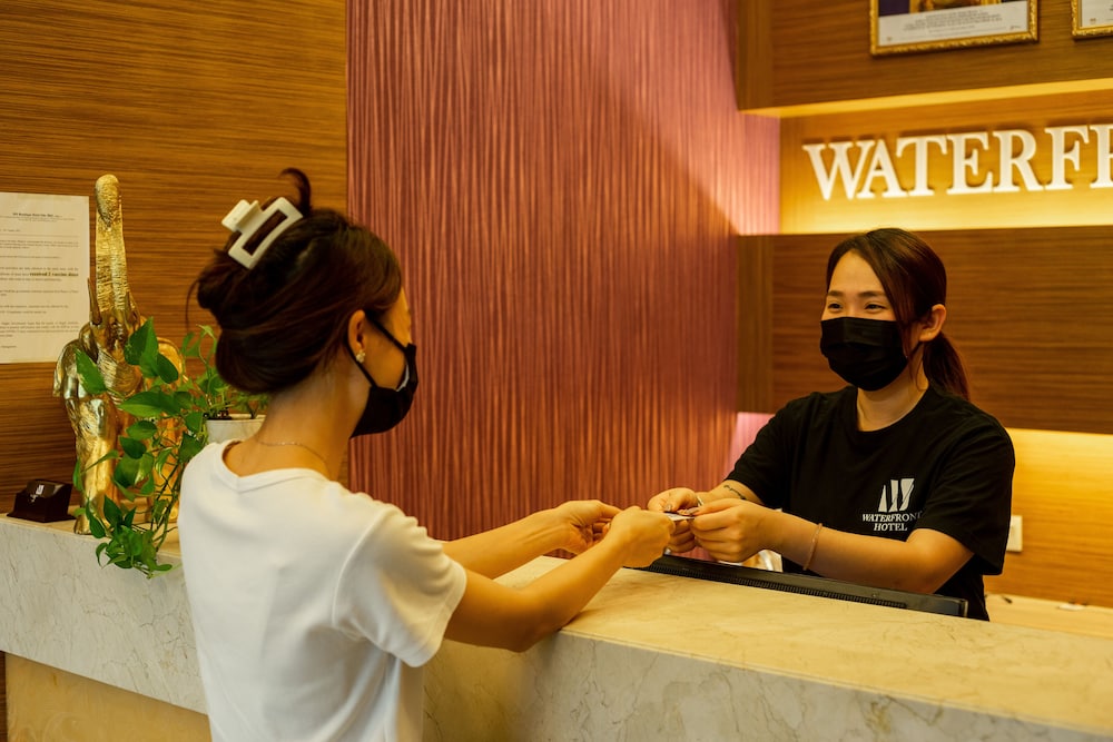 WaterFront Boutique Hotel 13/18