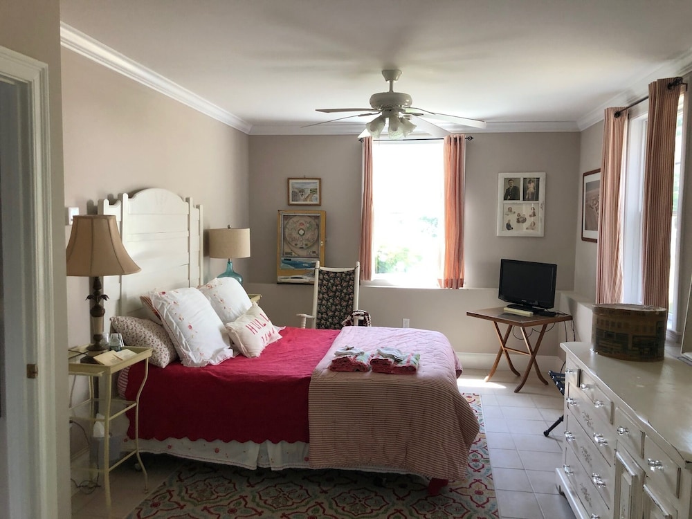 Josephine's Bed &amp; Breakfast 12/38