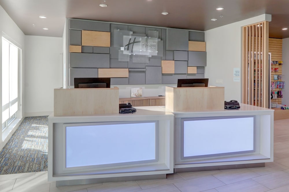 Holiday Inn Express & Suites Auburn Downtown 10/48