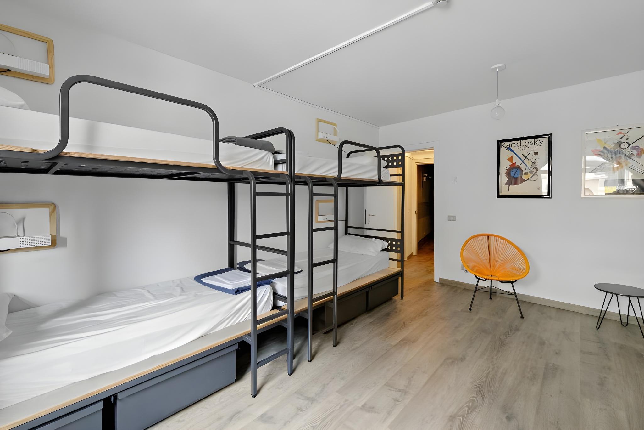Room, Sextuple