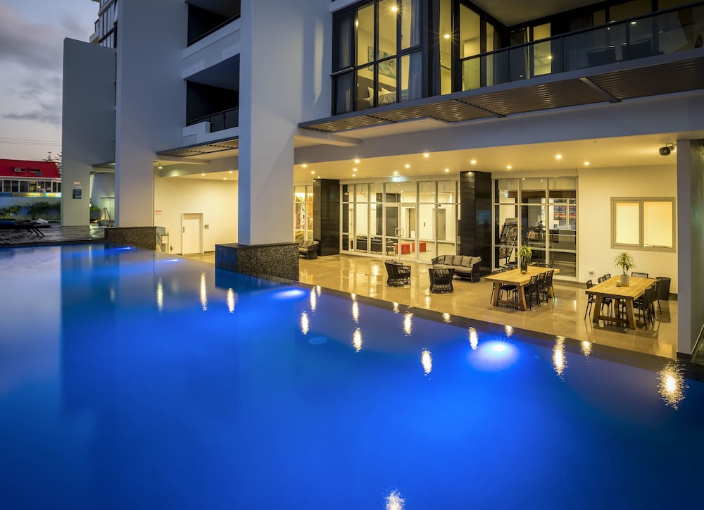 Synergy Broadbeach 3/52