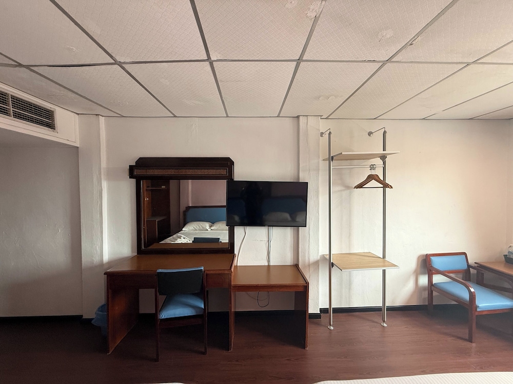 Anika Inn 30/44