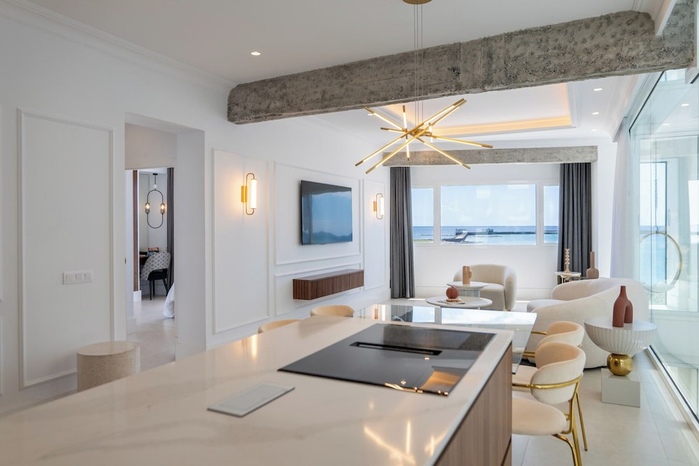 Blue Marina Suites 26/43