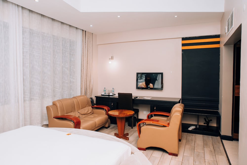 Gold Crest Hotel 30/49