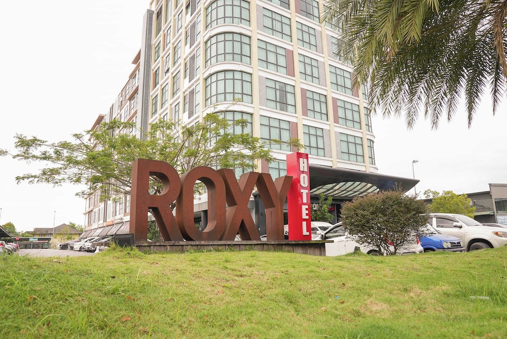 Roxy Hotel Apartment 54/58