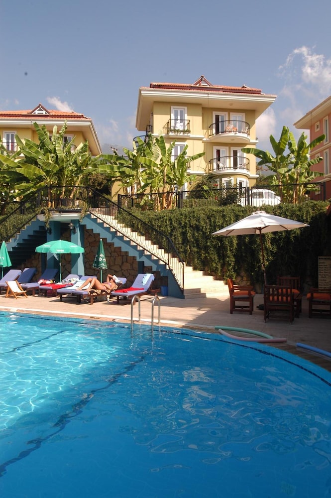 Antas Deluxe Apartments 10/69