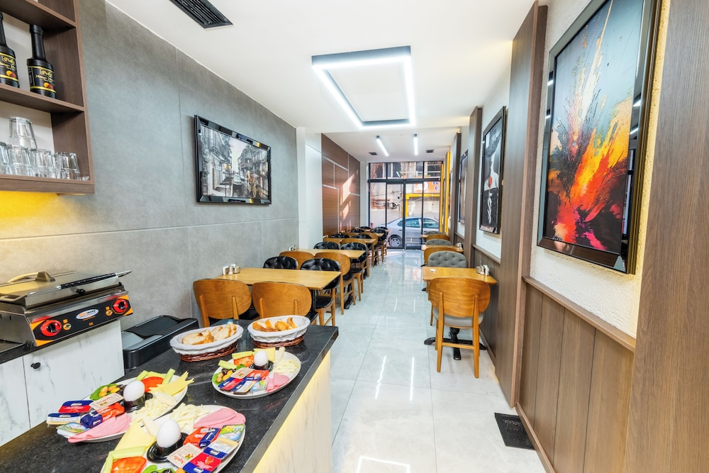 Luxury Life Suites 33/50