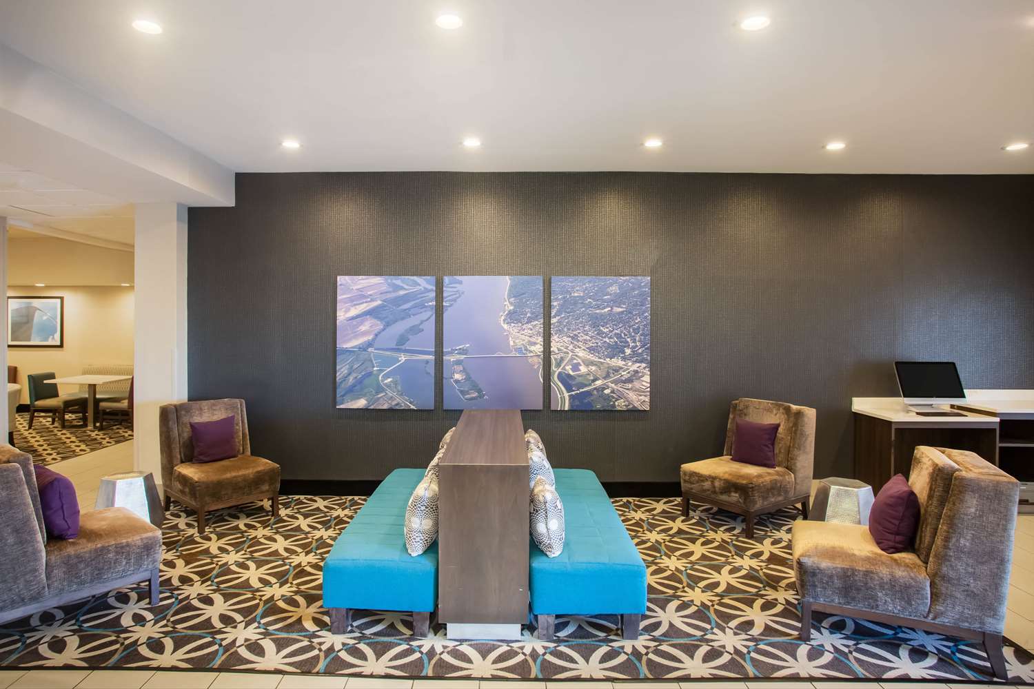 La Quinta Inn & Suites by Wyndham Pontoon Beach 28/37