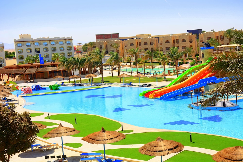 Royal Lagoons Aqua Park Resort And Spa 36/50