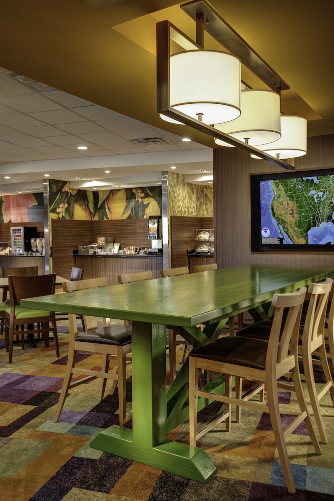 Fairfield Inn Suites Hutchinson 19/24