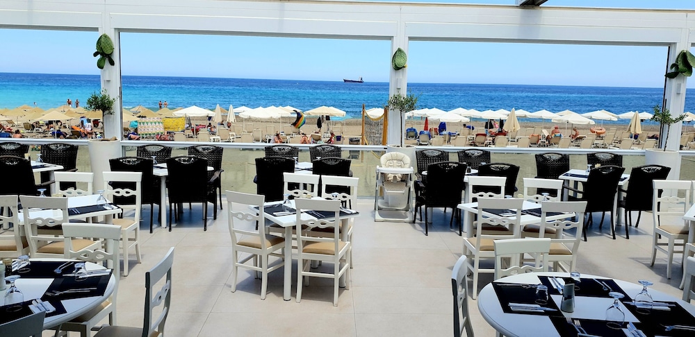 Dimitrios Village Beach Resort and Spa 25/50