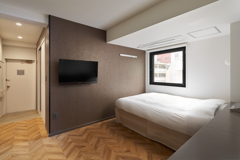 Shinjuku City Hotel N U T S 16/66