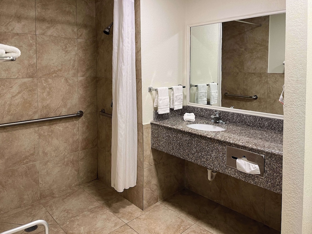 Motel6 Galveston, TX - Beach/Seawall 47/48