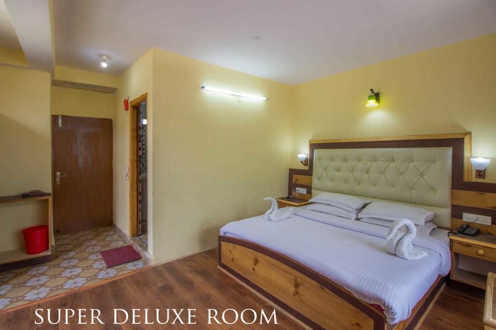 Oyo 12425 Neha Palace 8/15