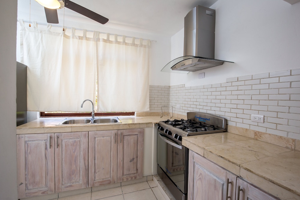 Los Corales Beach Village 72/73