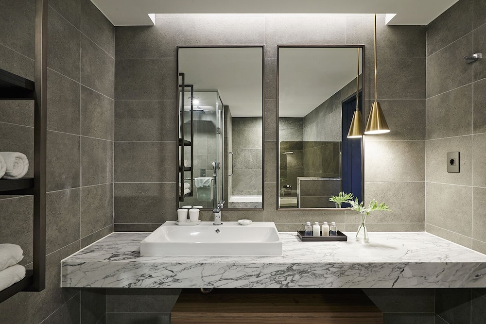 The Suites Hotel Jeju 72/73