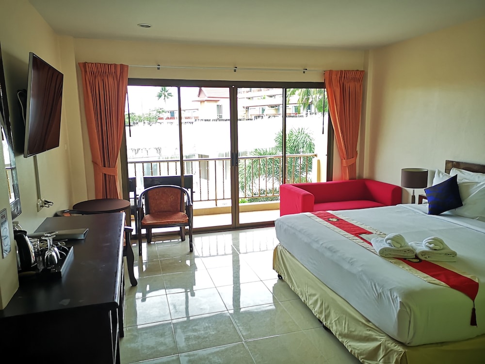 DELUXE, DOUBLE BED, PARTIAL SEA VIEW, BALCONY
