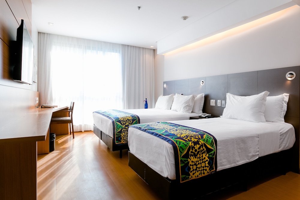 SUPERIOR, TWIN BEDS, PARTIAL OCEAN VIEW