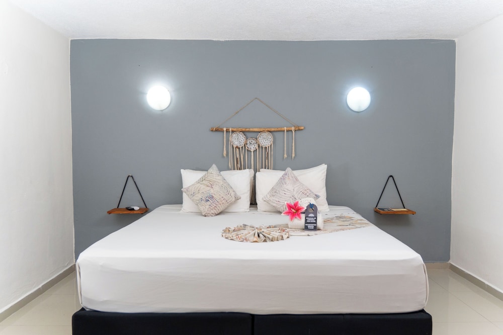 Ahava Hotel (ex Maria Candelaria Hotel) 14/43