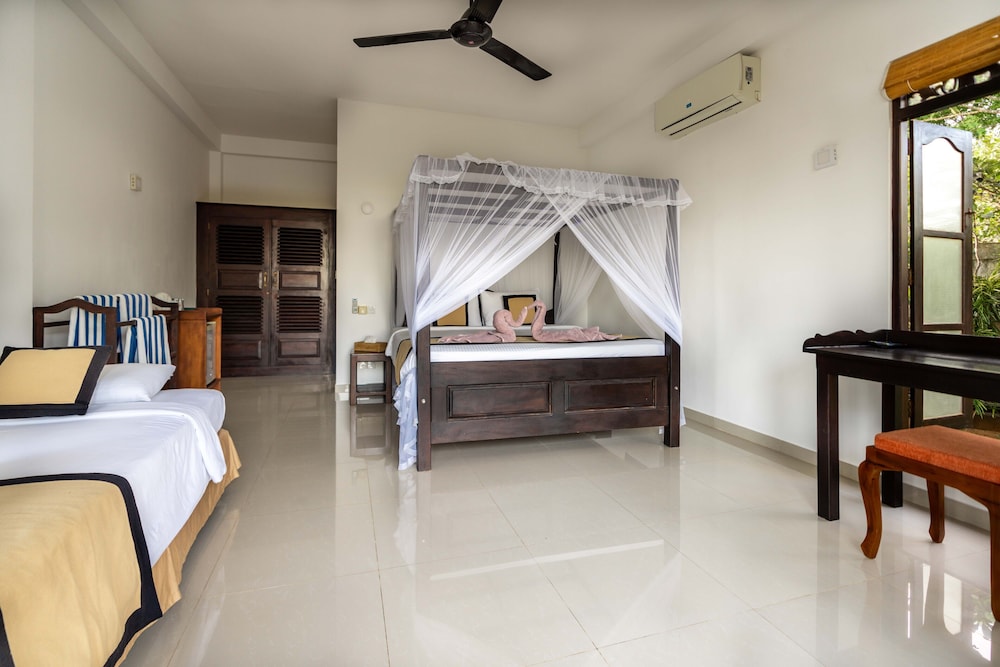 DELUXE, TWIN BEDS, SEA VIEW, BALCONY