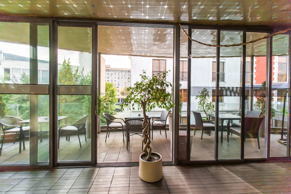 Cron Palace kosher Tbilisi Hotel 25/50