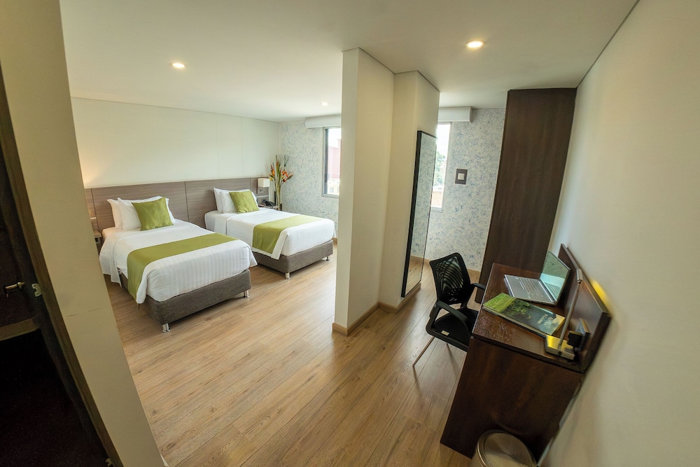 Hotel Grand Plaza Corferias 17/24
