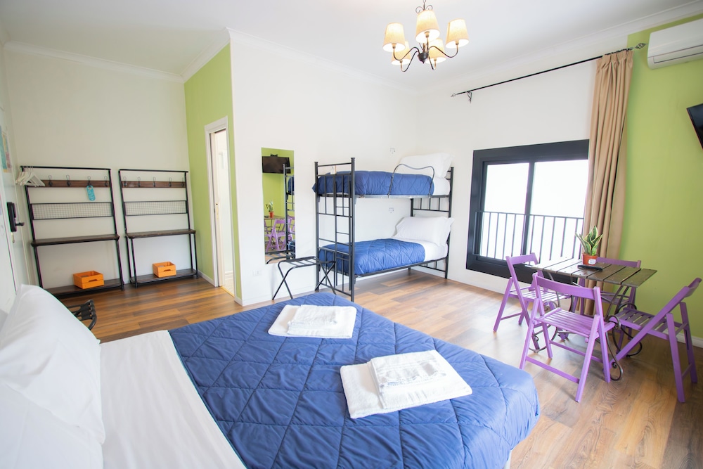 Economy, Quadruple, 1 Double and 2 Bunk Beds 5/7