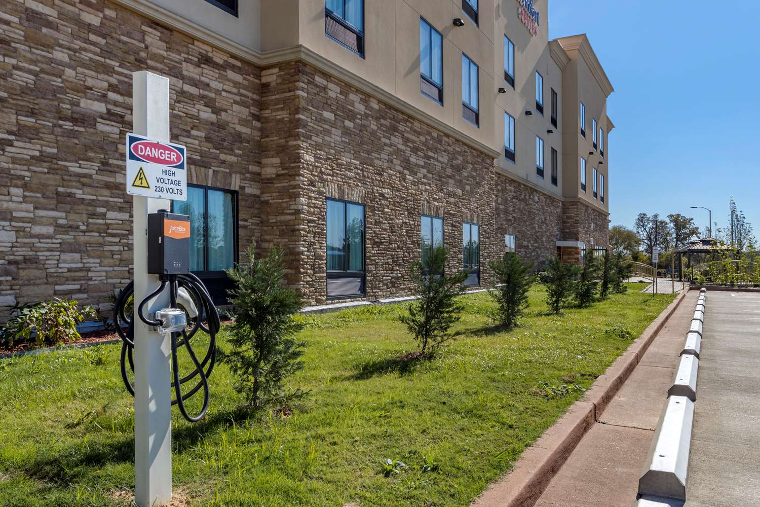 Comfort Suites Batesville, MS 24/24