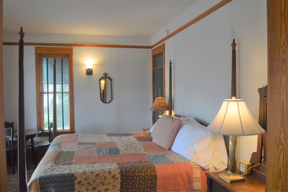 Roanoke Island Inn 24/50