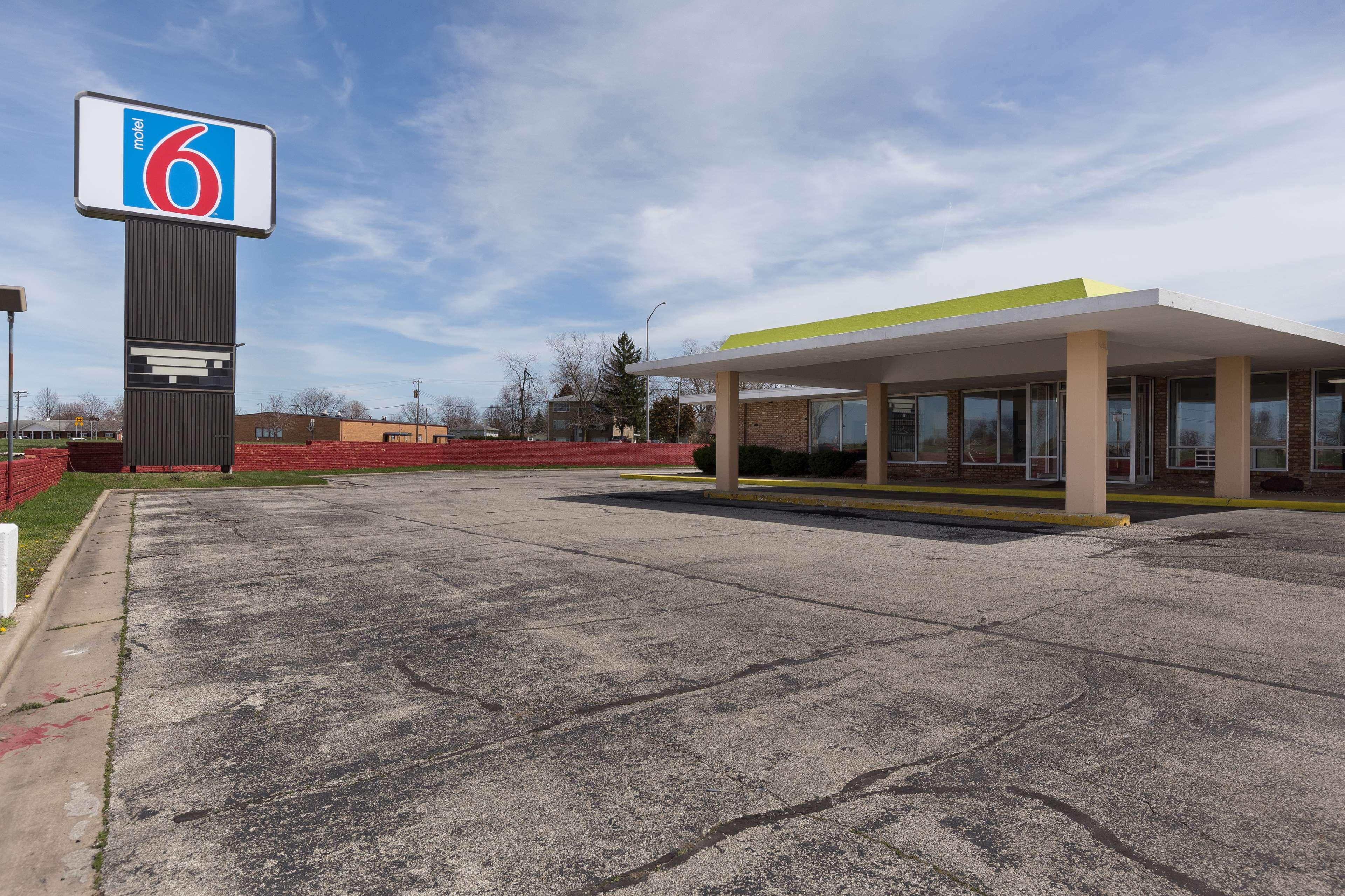 Americas Best Value Inn Lincoln, IL 23/28