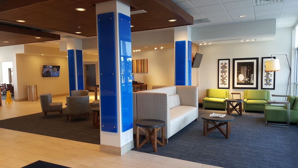 Holiday Inn Express Suites Toledo West 38/54