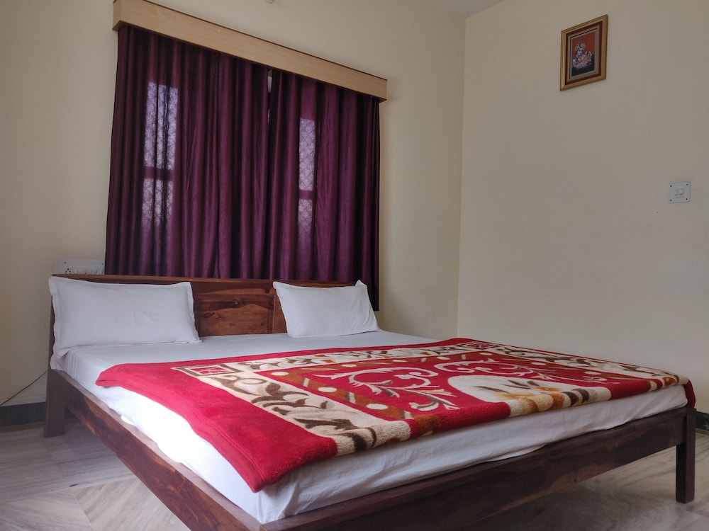 Hotel Leela Nikunj photo4