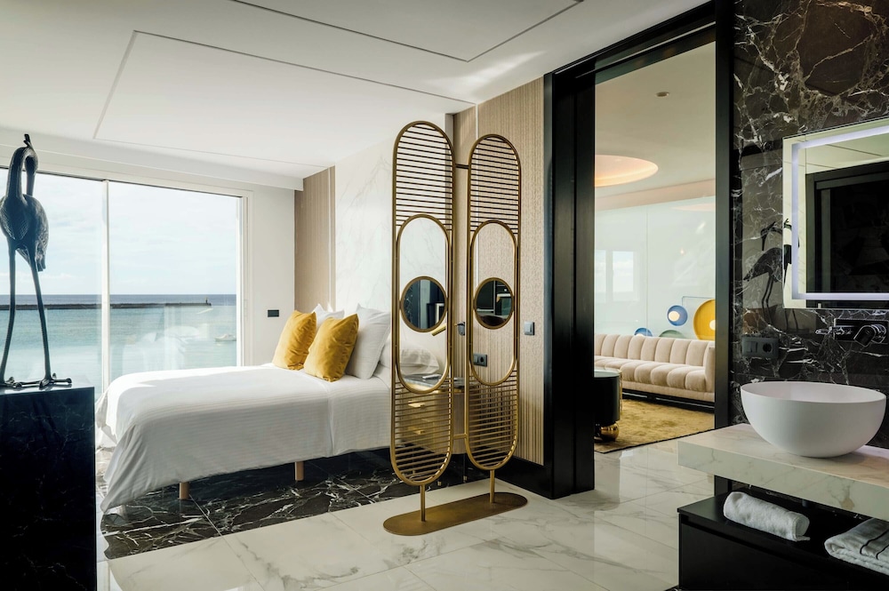 Blue Marina Suites 39/43