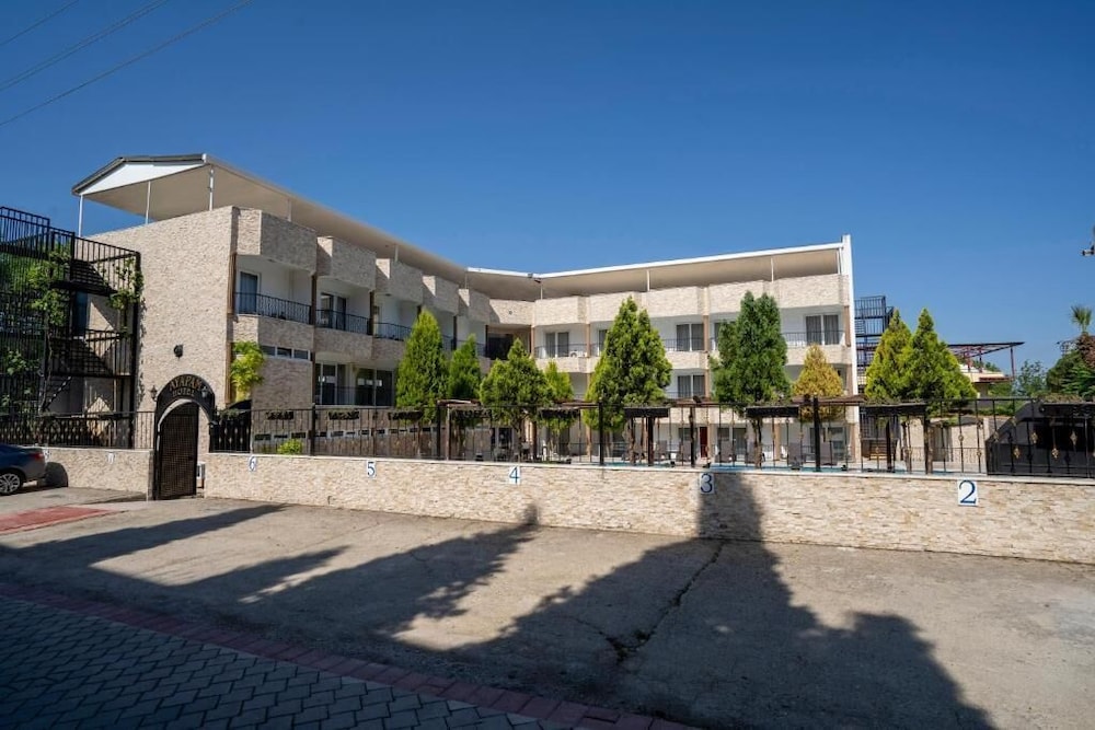 Ayapam Hotel 30/40