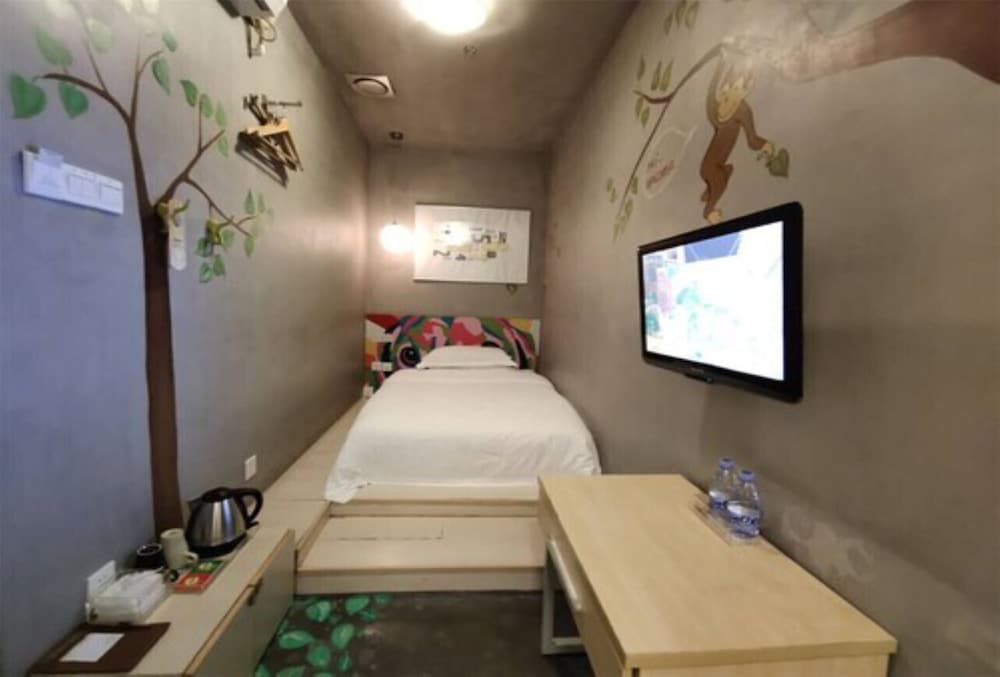 Colour Inn Shenzhen Dongmen Branch 46/66