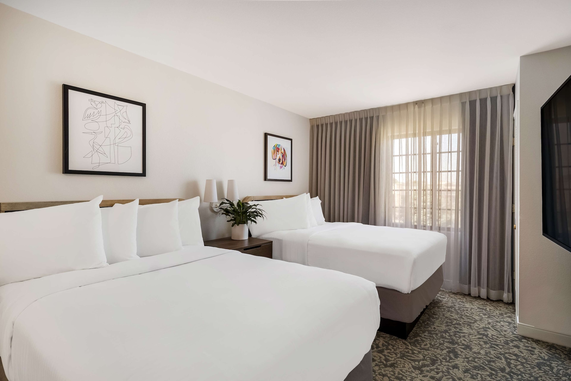 SUITE, 1 KING AND 2 QUEEN BEDS