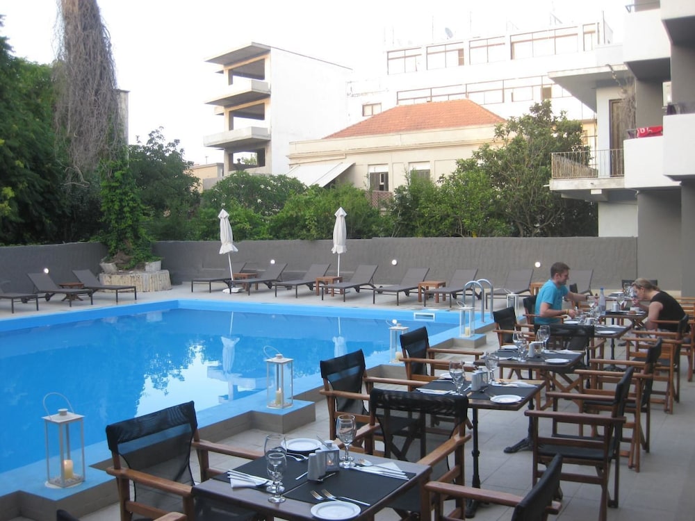 Amphitryon City Hotel 52/72