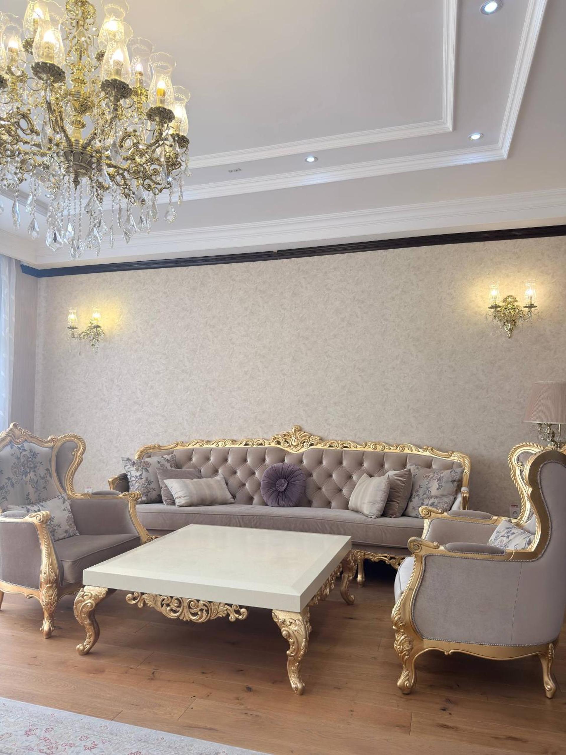 Royal Residence 71/78