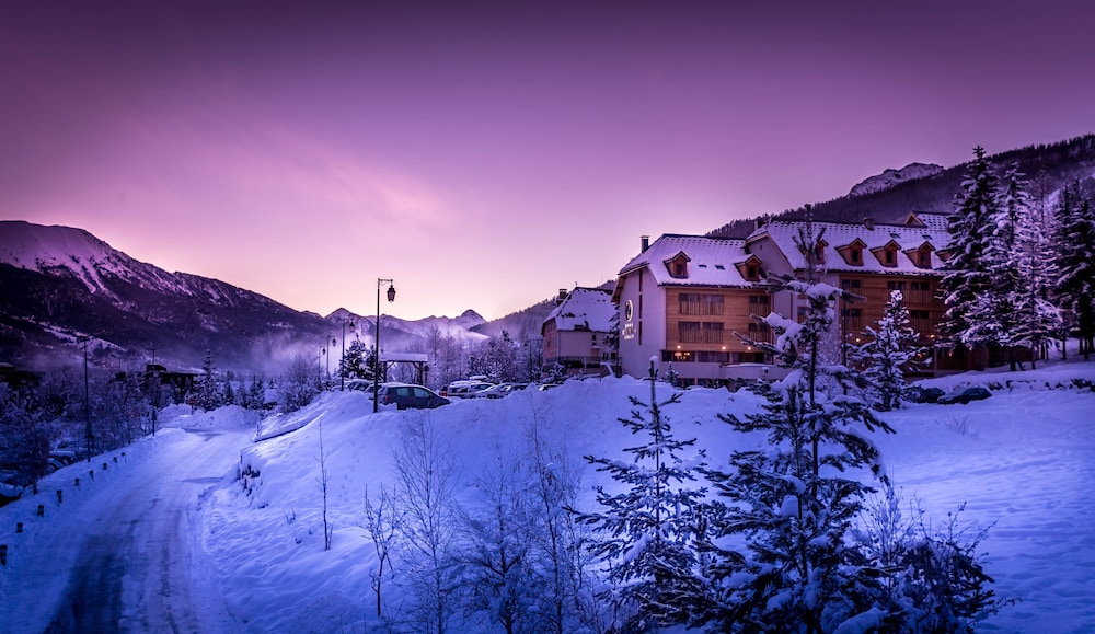 LE GRAND AIGLE HOTEL 48/50